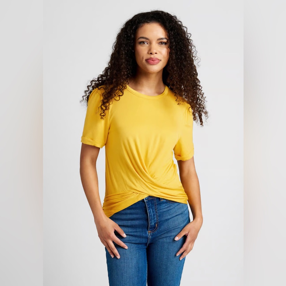 ModCloth NWT A Twist of Fun Knit Top -‎ Yellow